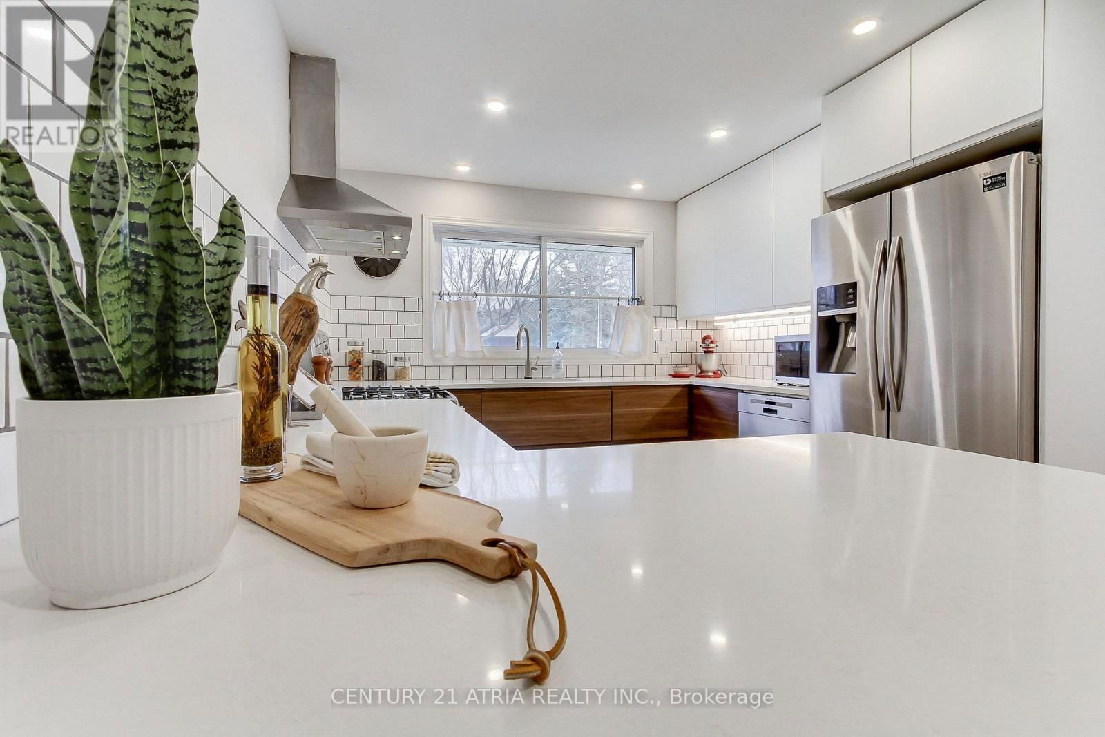 120 LORNE AVENUE Image 10