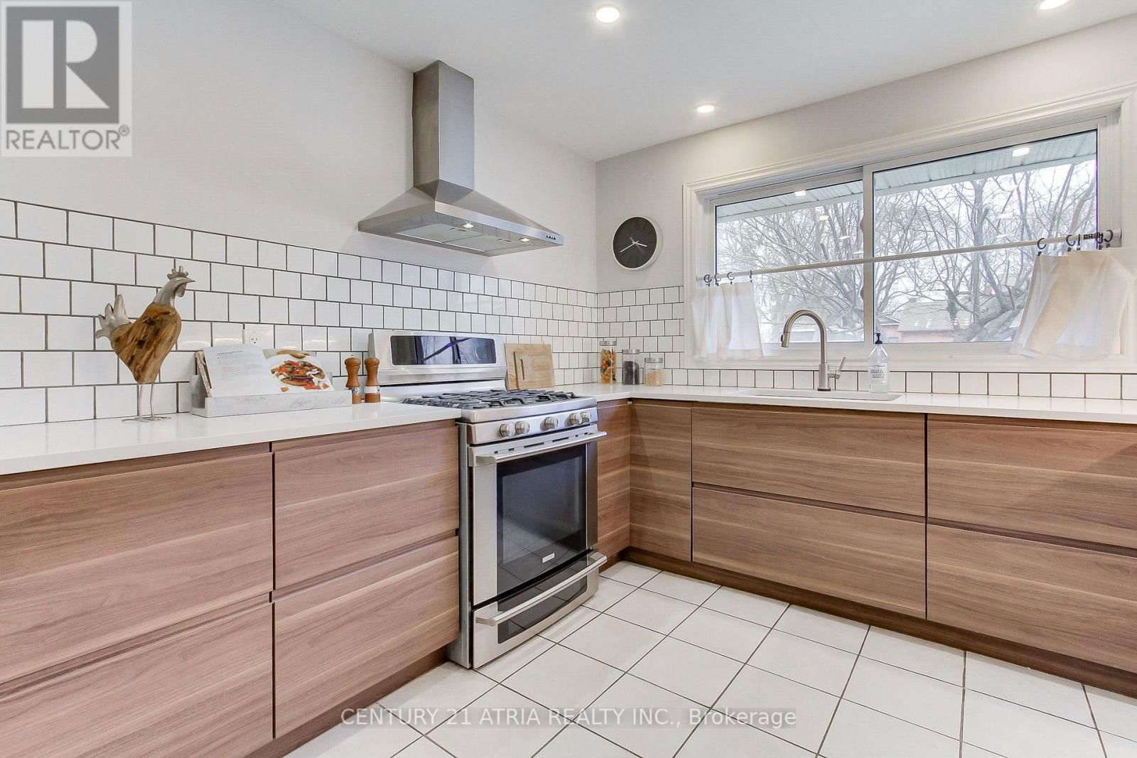 120 LORNE AVENUE Image 11