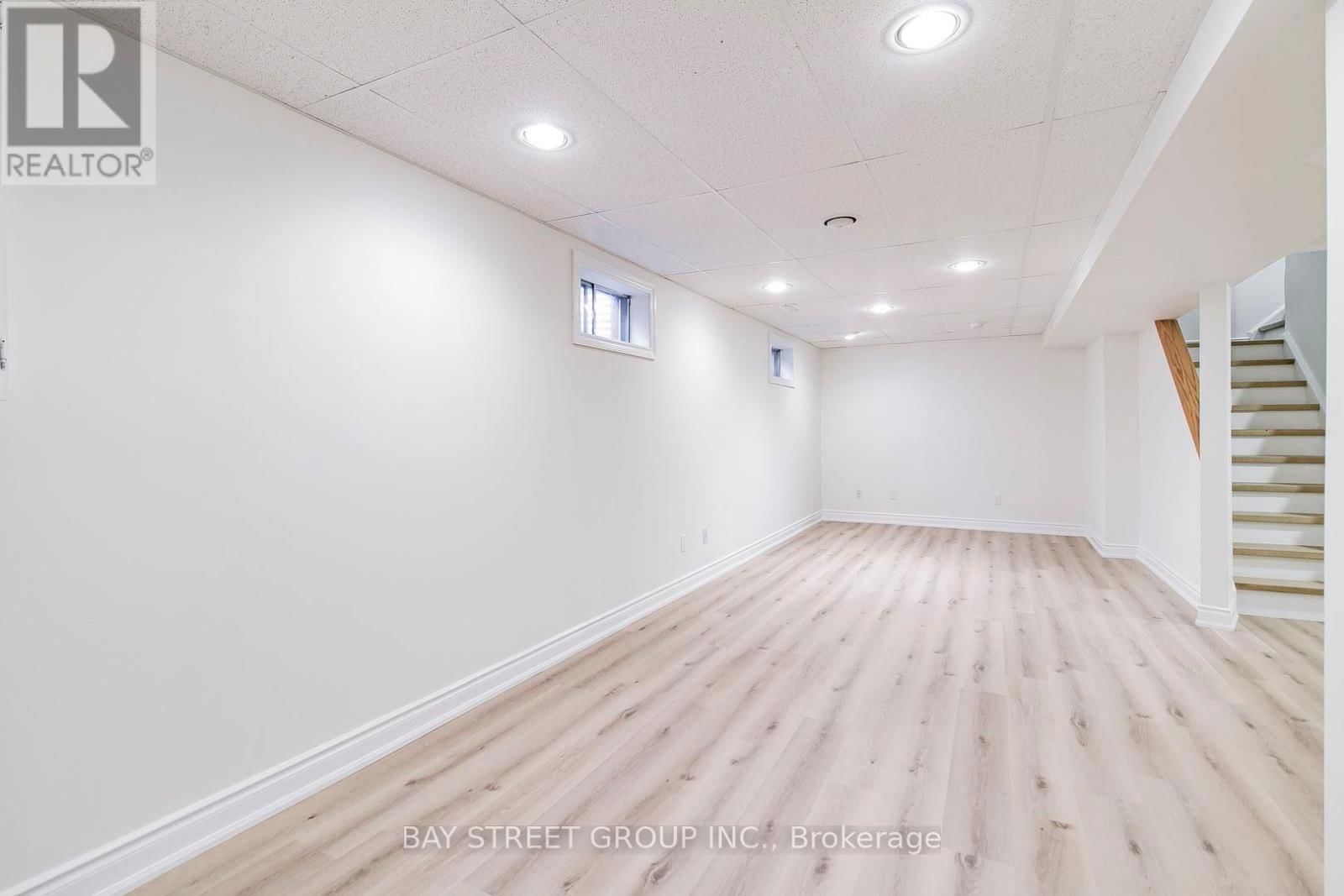 300 FINCHAM AVENUE Image 16
