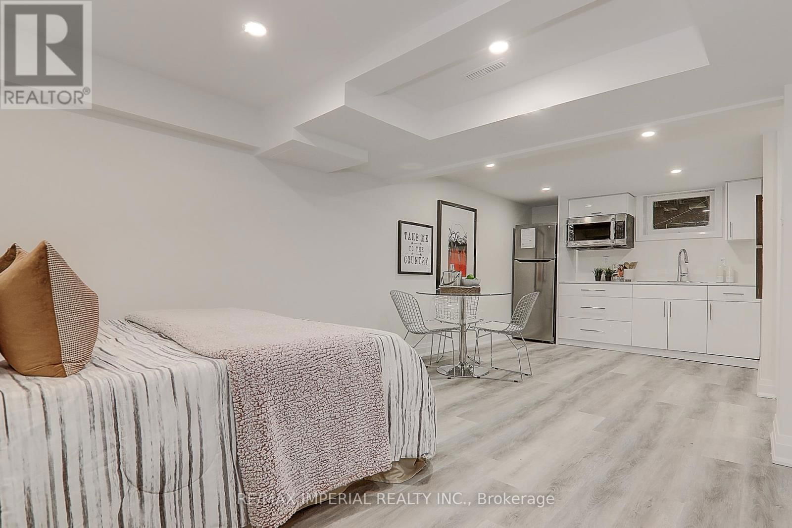 98 BELFRY DRIVE Image 22