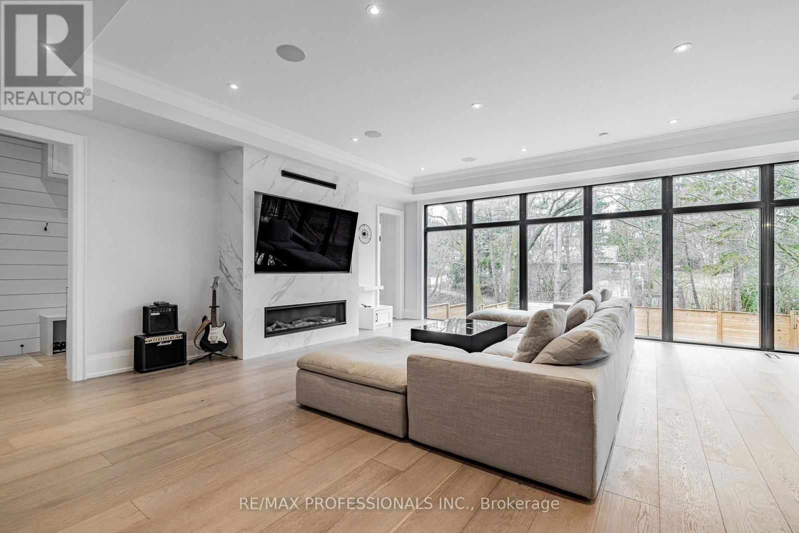 152 WELLS STREET Image 10
