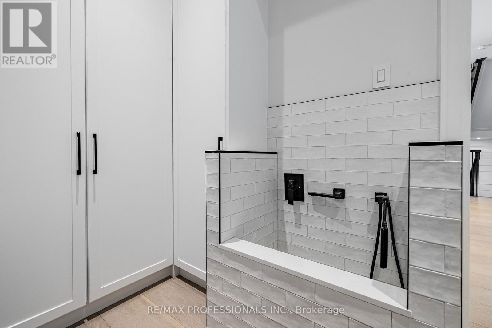 152 WELLS STREET Image 16