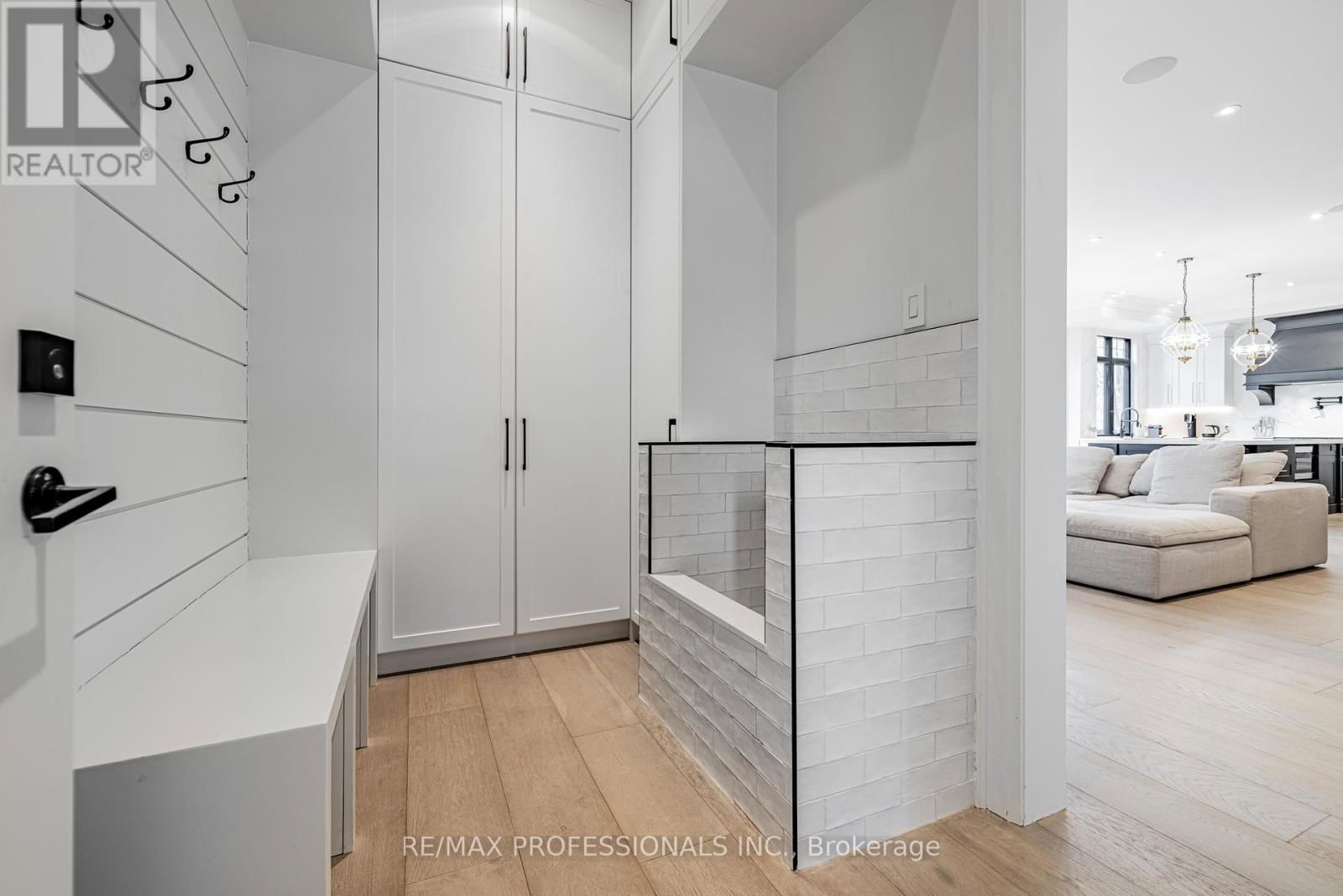 152 WELLS STREET Image 17