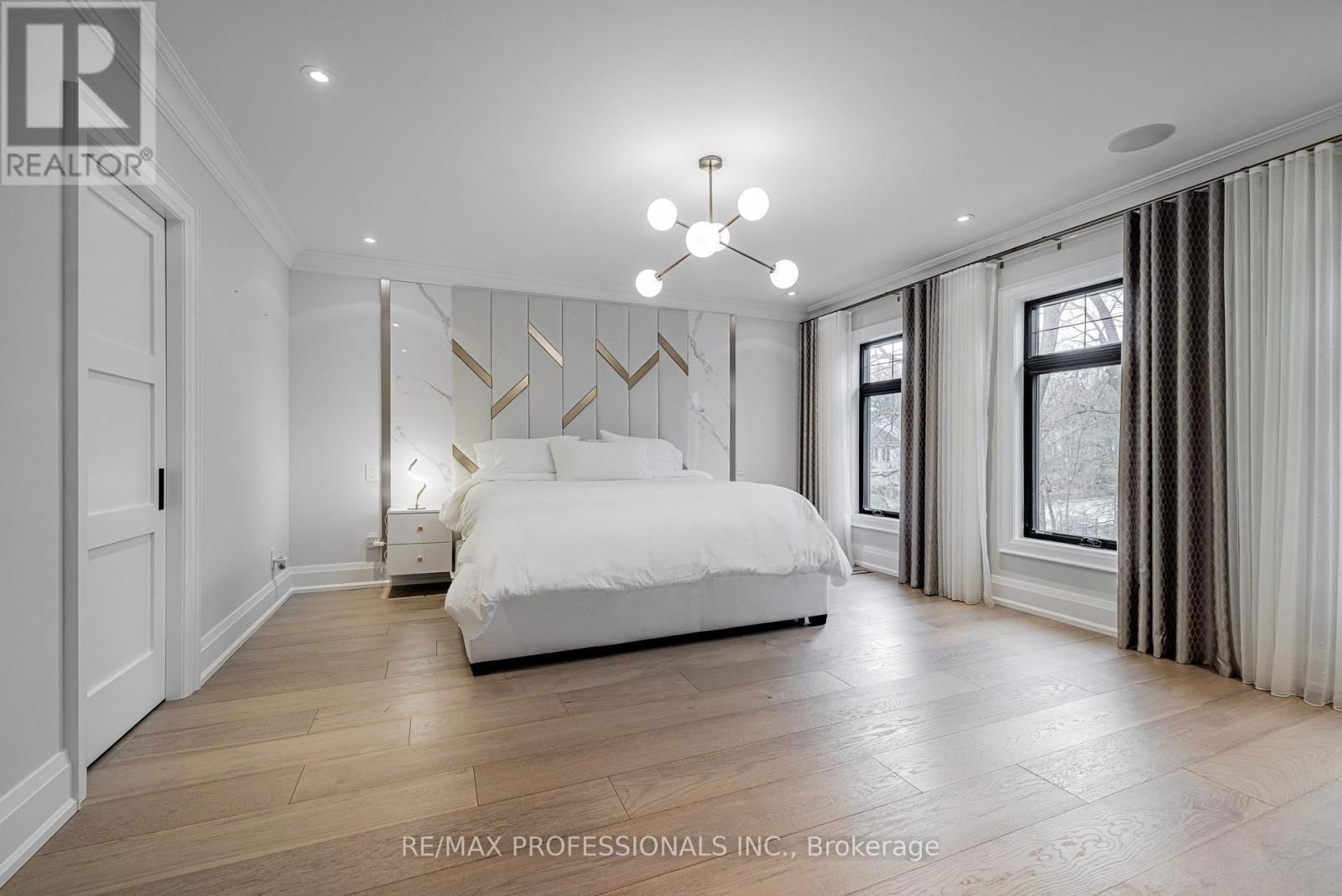 152 WELLS STREET Image 20
