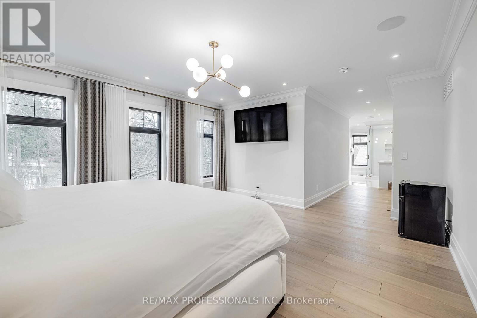 152 WELLS STREET Image 22