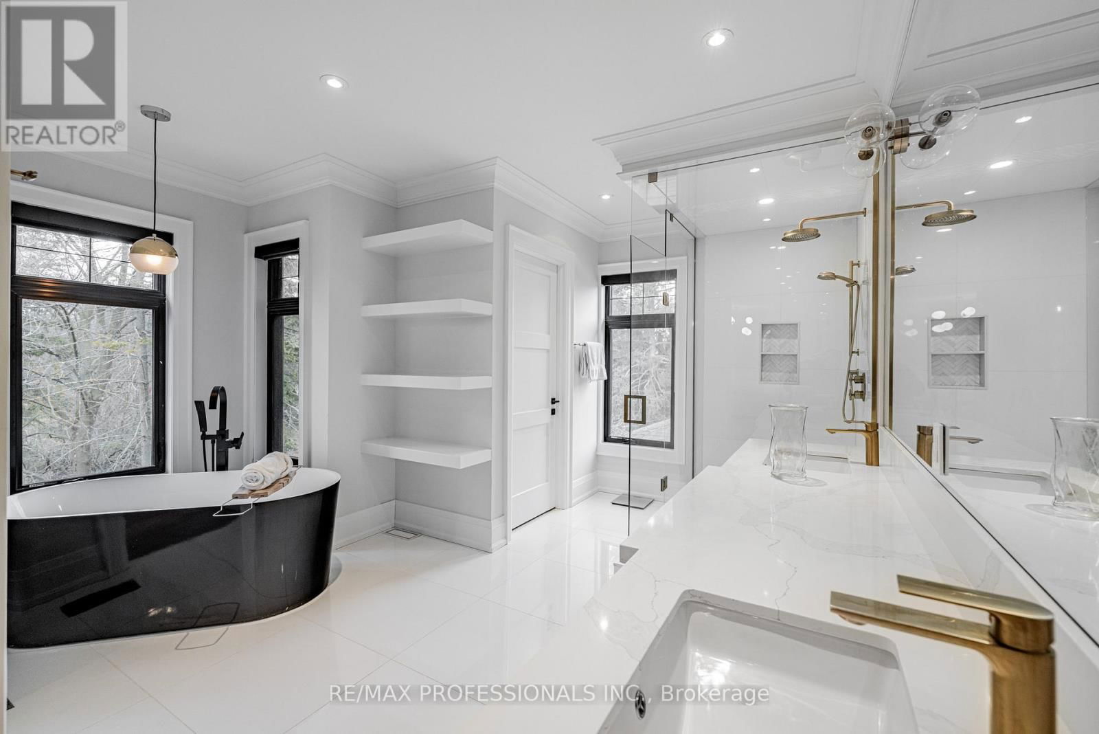 152 WELLS STREET Image 23