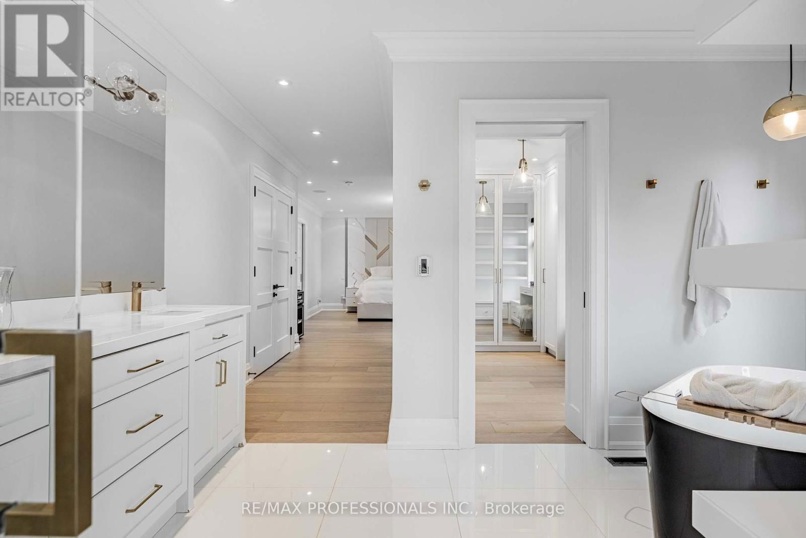 152 WELLS STREET Image 26