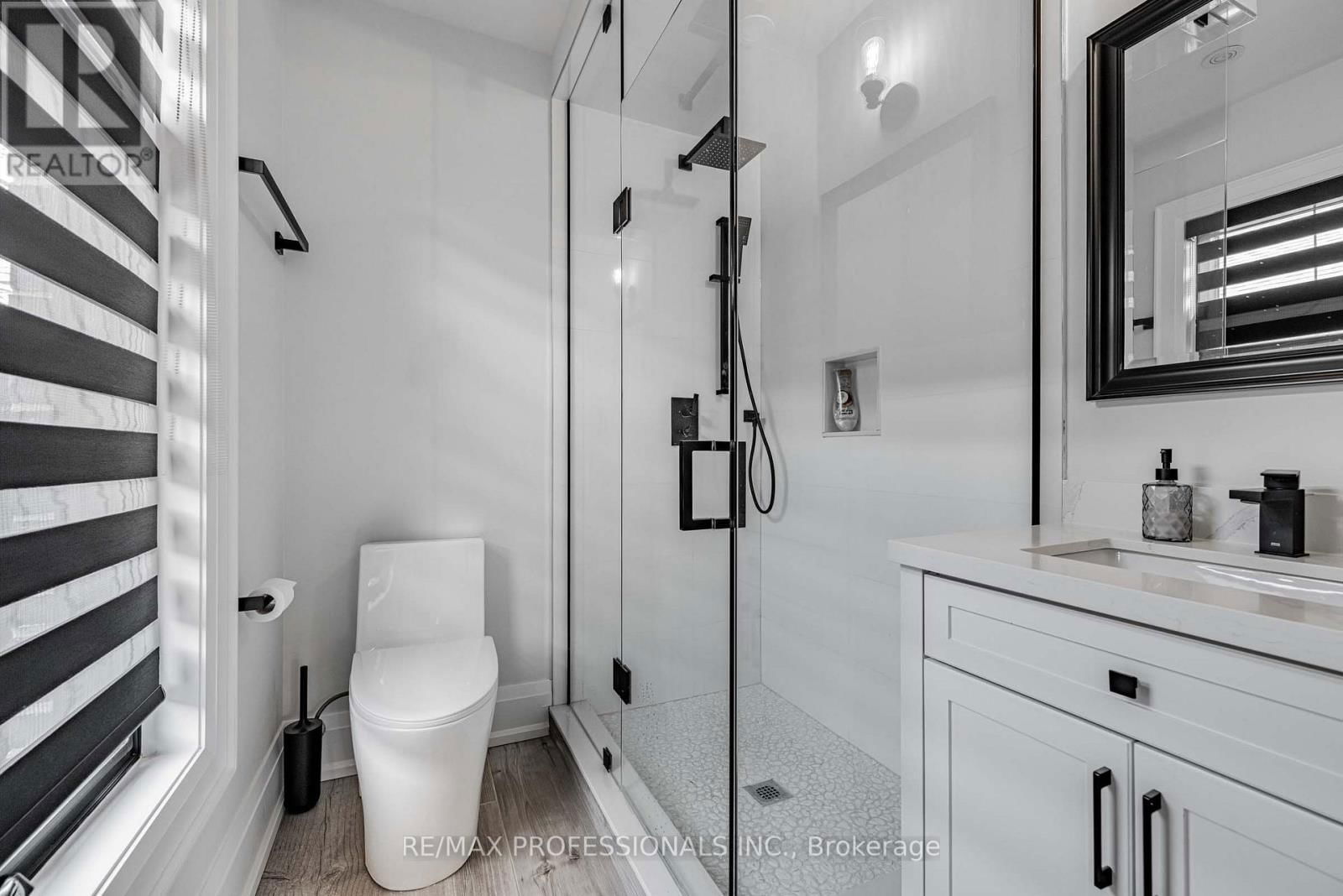 152 WELLS STREET Image 31