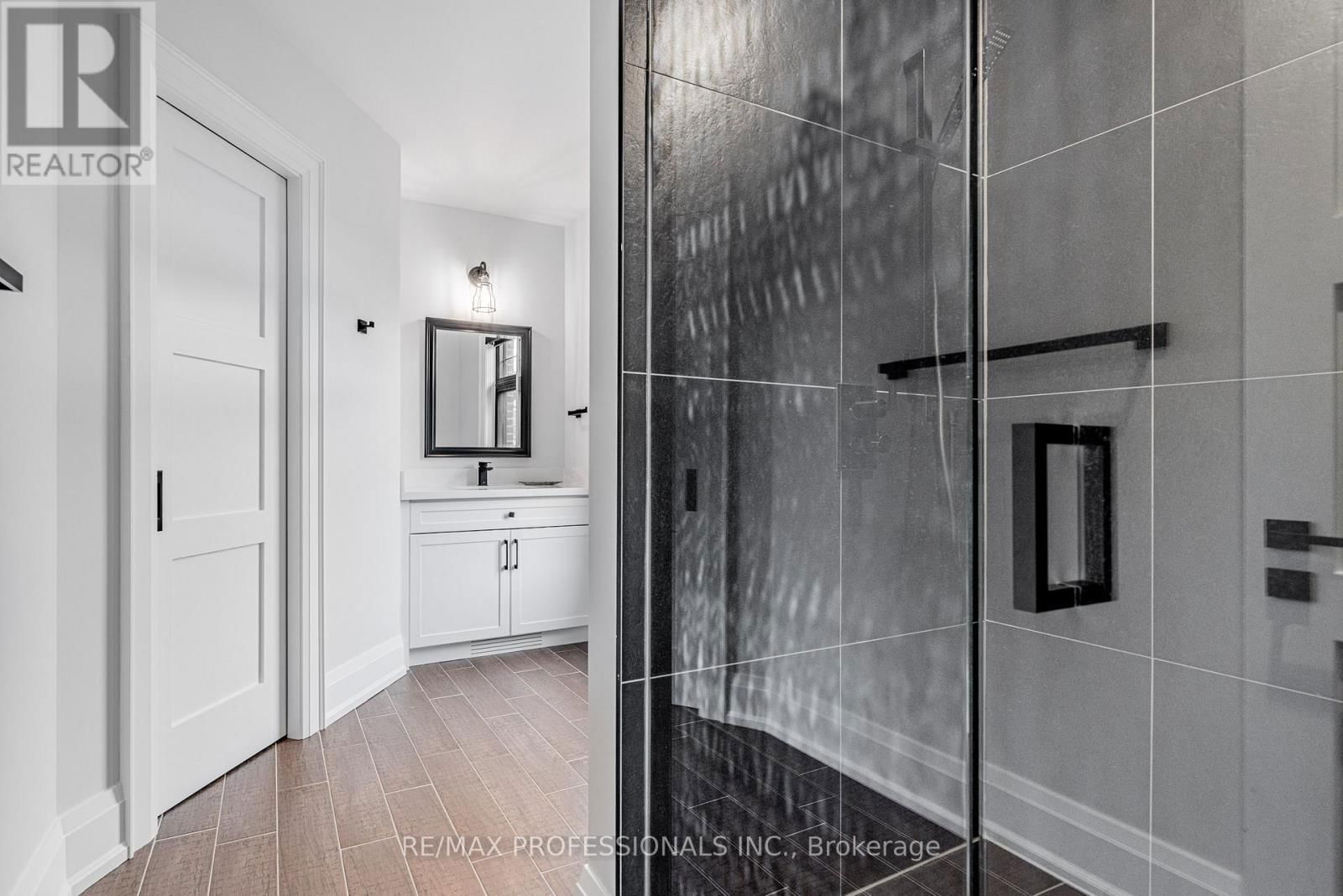 152 WELLS STREET Image 33
