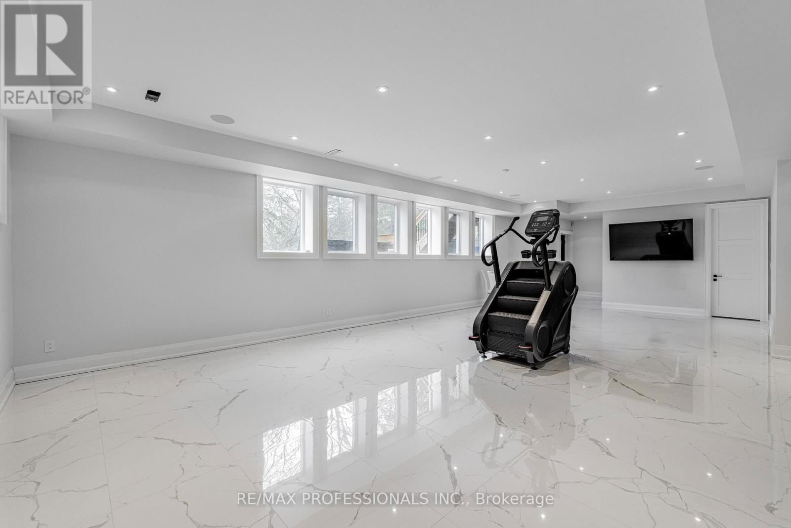 152 WELLS STREET Image 35