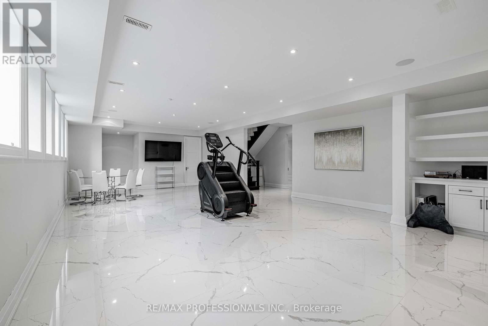 152 WELLS STREET Image 36