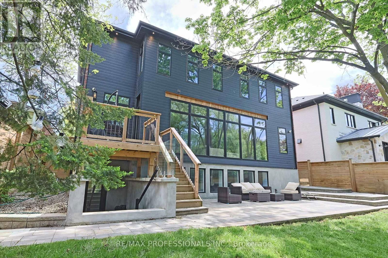 152 WELLS STREET Image 38