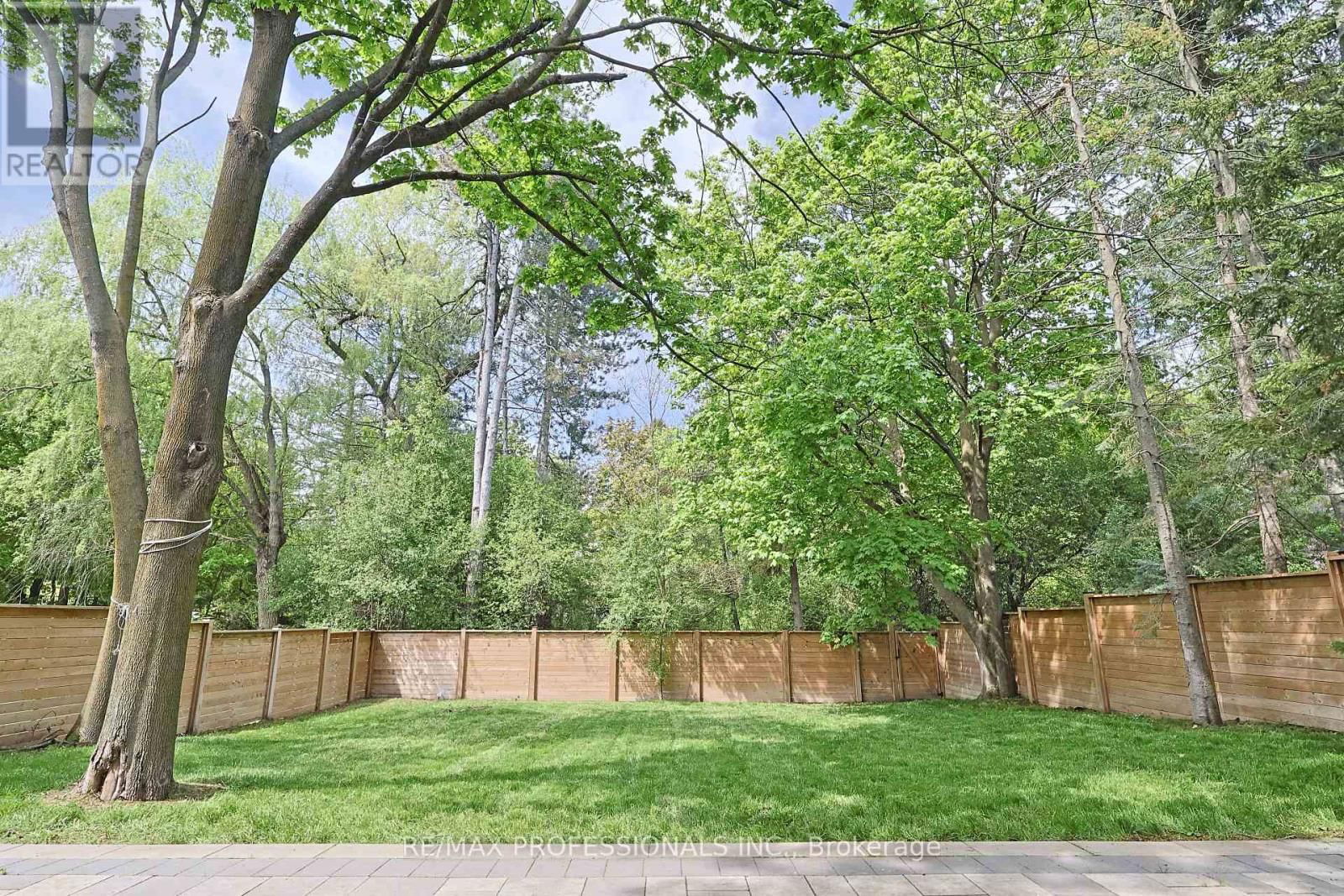 152 WELLS STREET Image 39