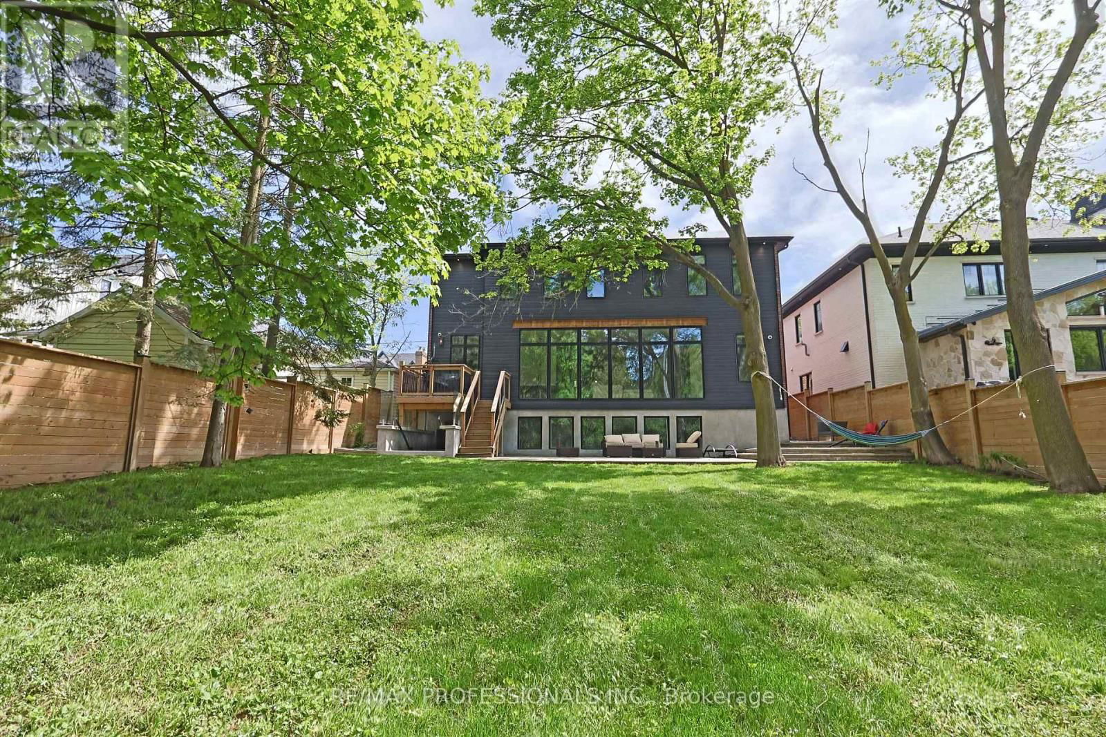 152 WELLS STREET Image 40