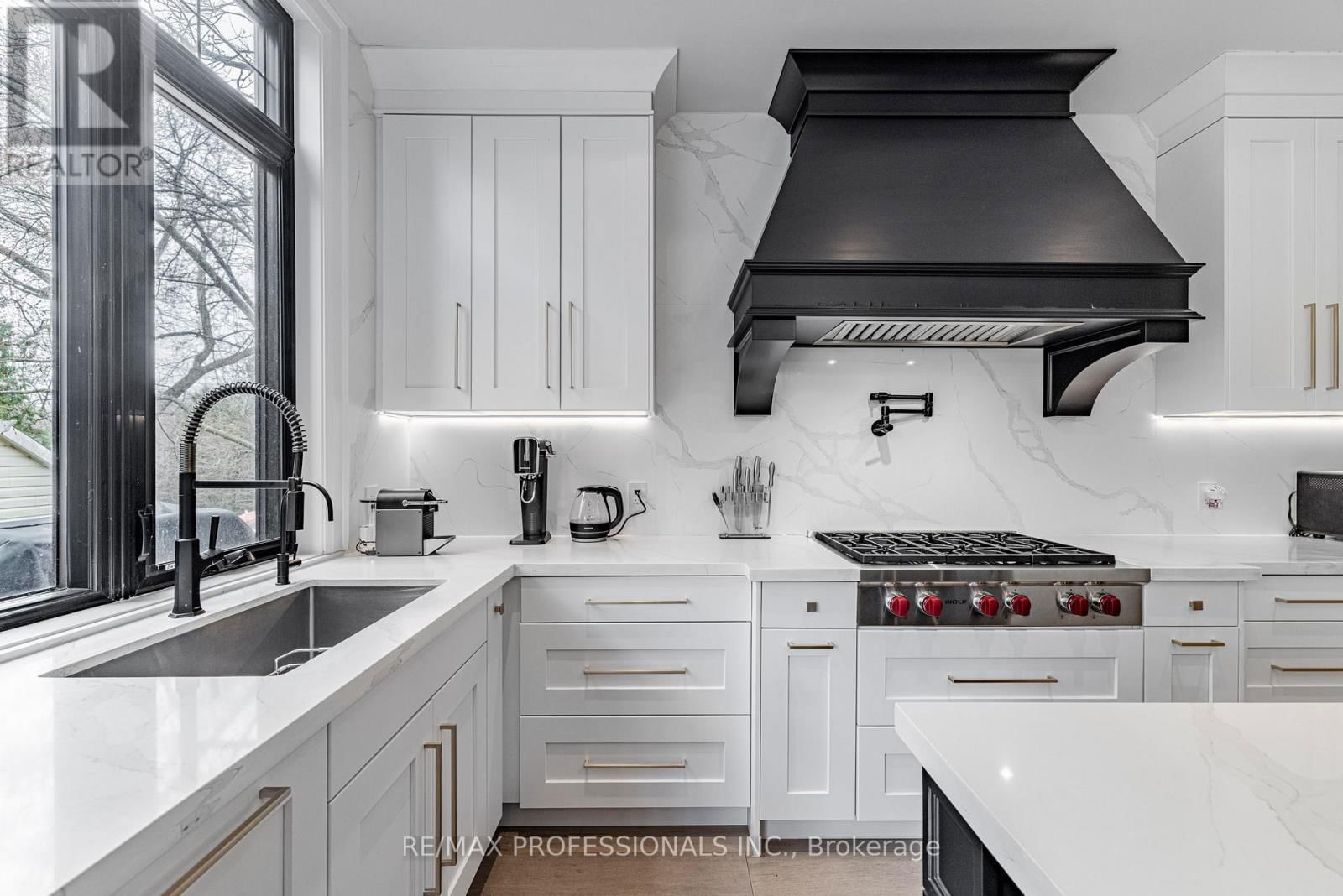 152 WELLS STREET Image 7