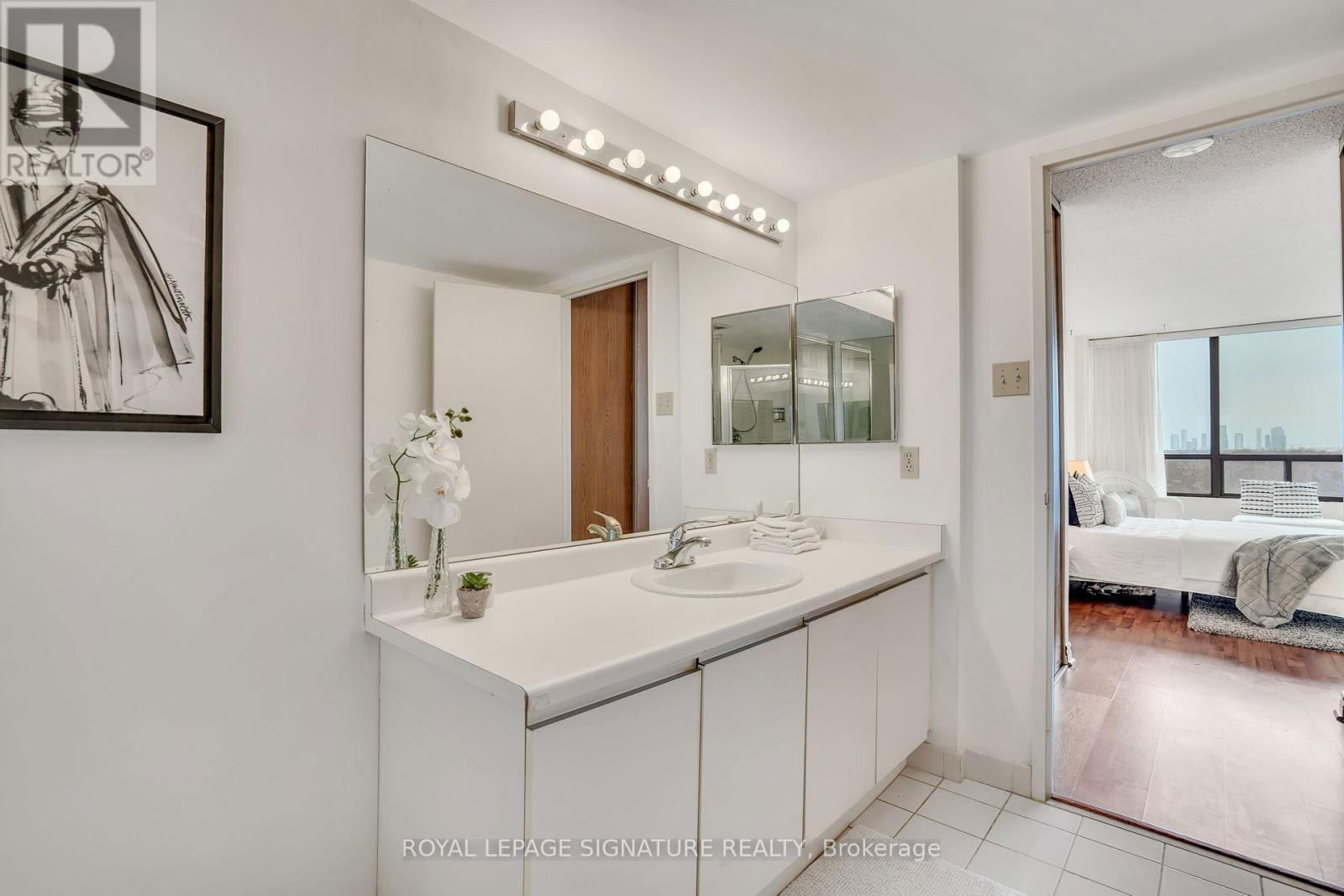 903 - 7440 BATHURST STREET Image 25