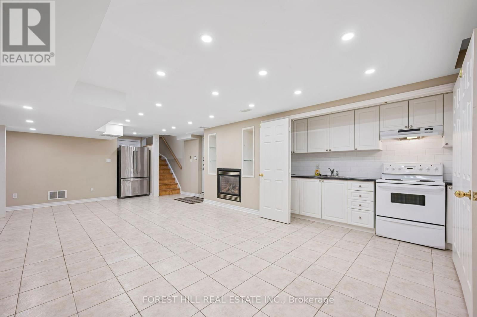 75 STRAUSS ROAD Image 34