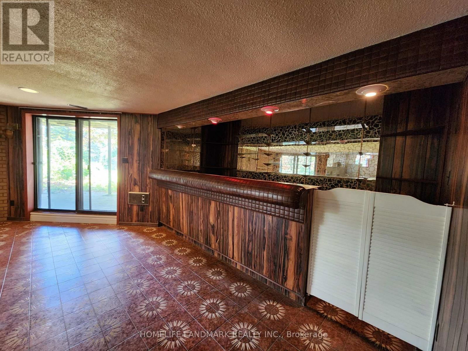 20 EXECUTIVE DRIVE Image 11