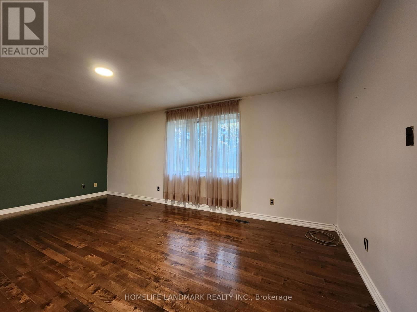 20 EXECUTIVE DRIVE Image 4