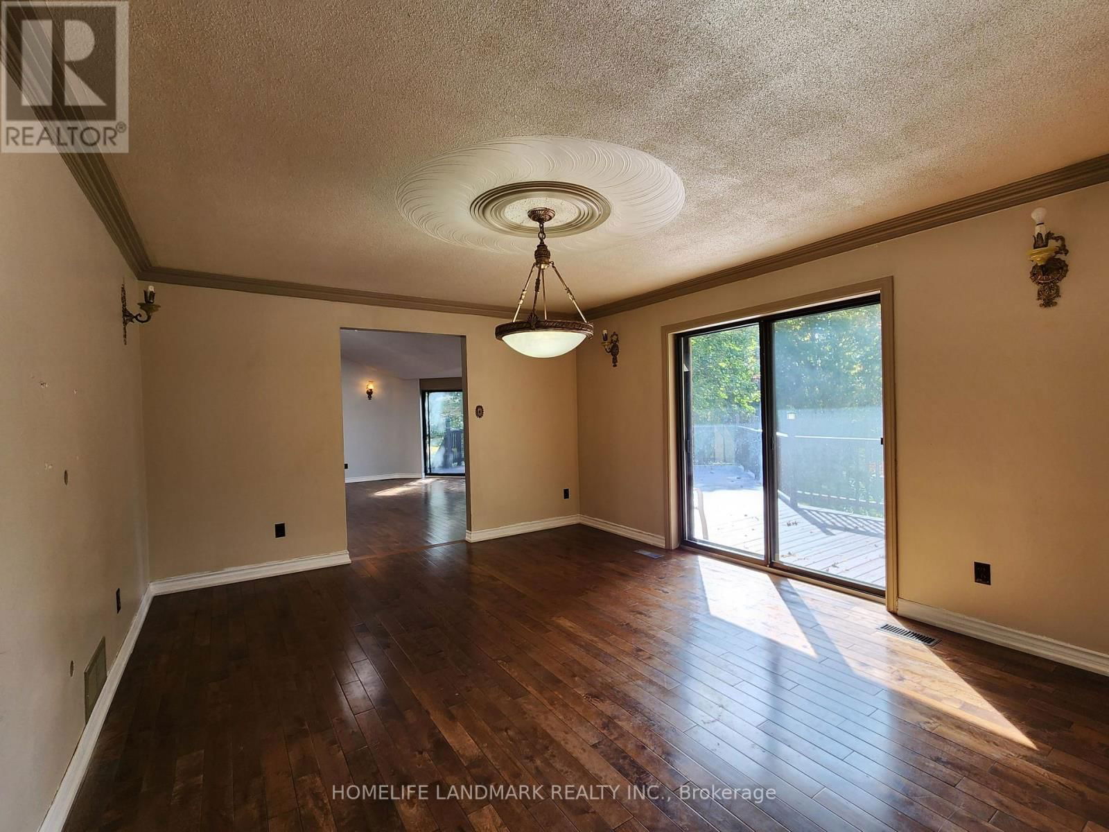 20 EXECUTIVE DRIVE Image 7