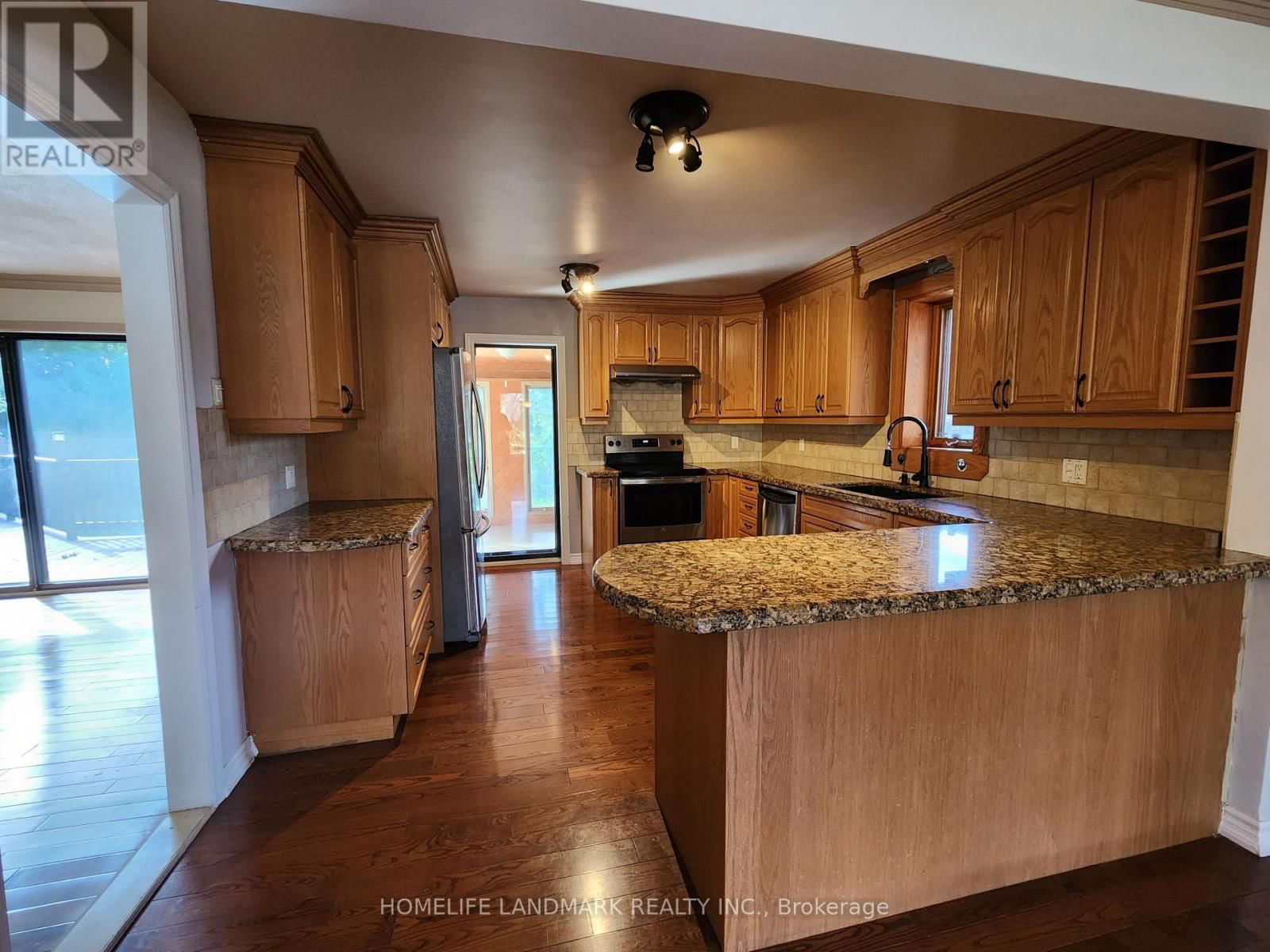 20 EXECUTIVE DRIVE Image 8