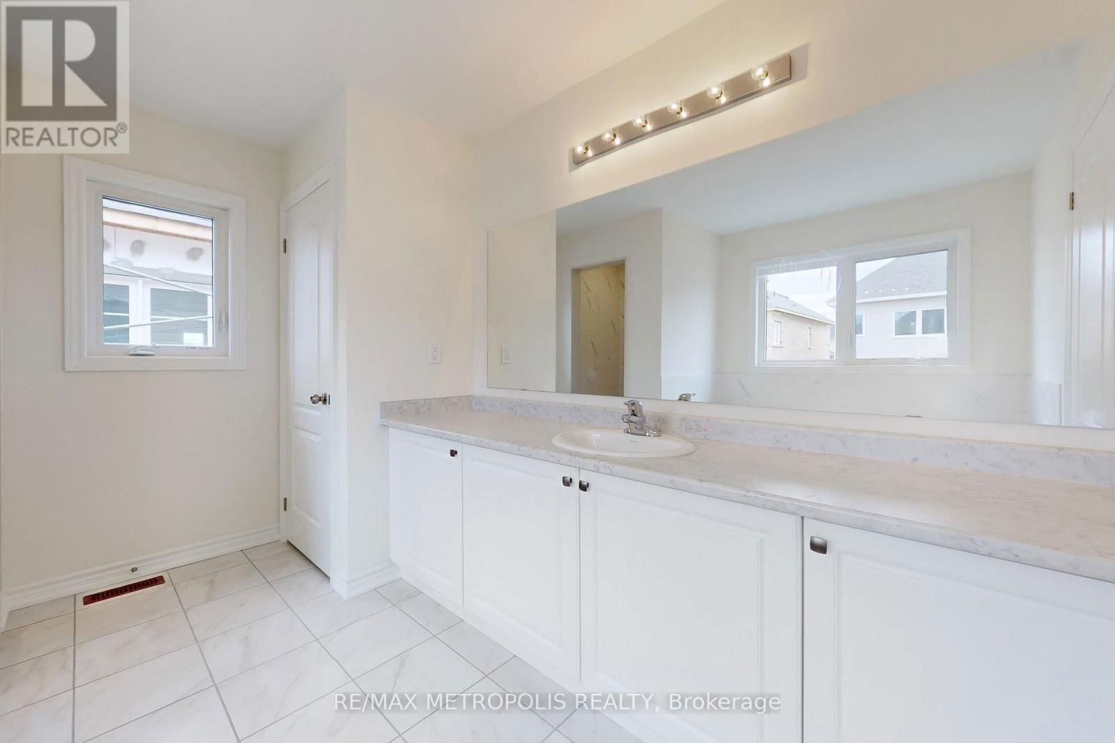 167 HAWKINS STREET Image 26