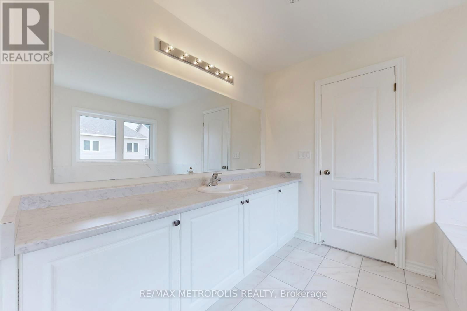 167 HAWKINS STREET Image 27