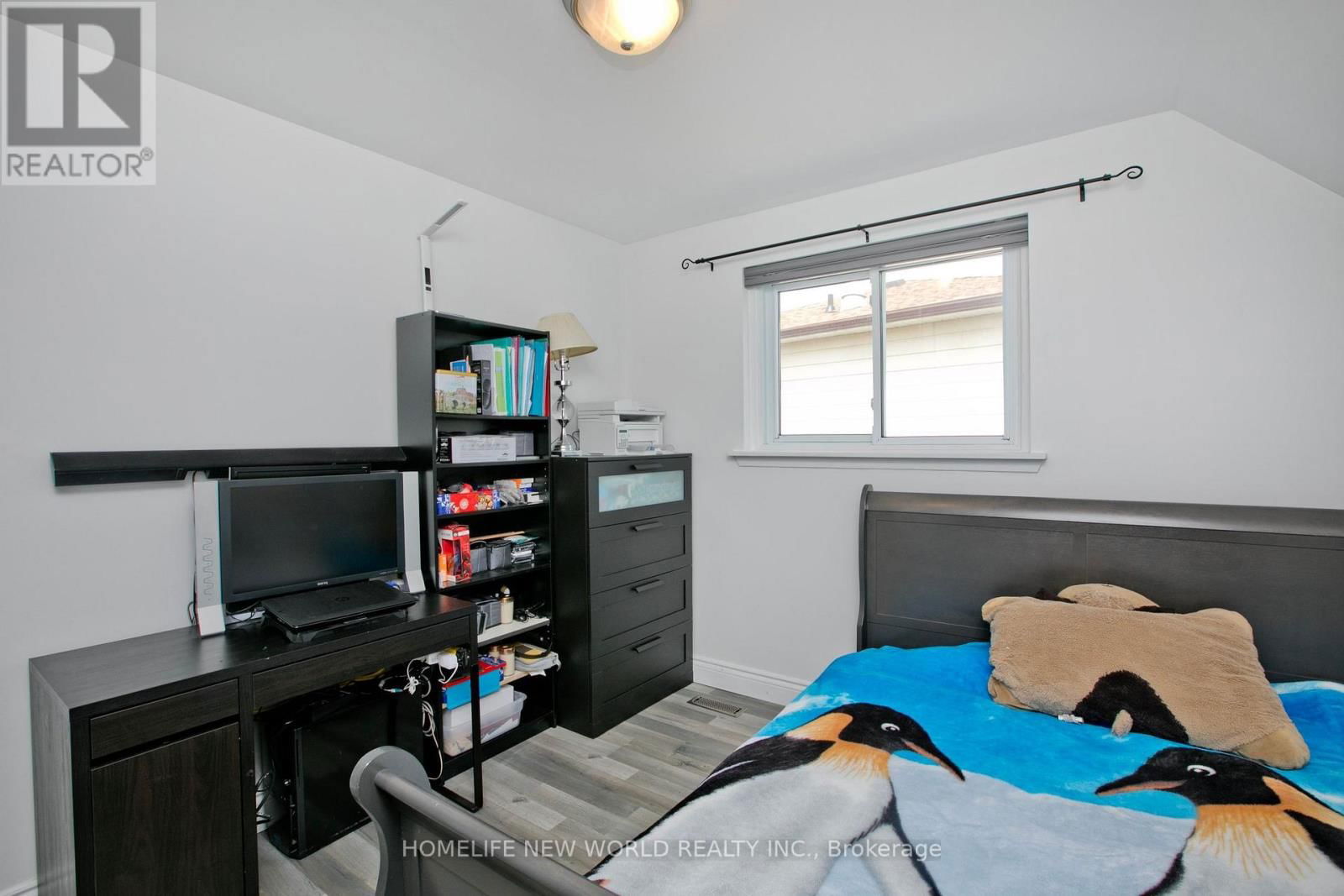 737 PAM CRESCENT Image 23