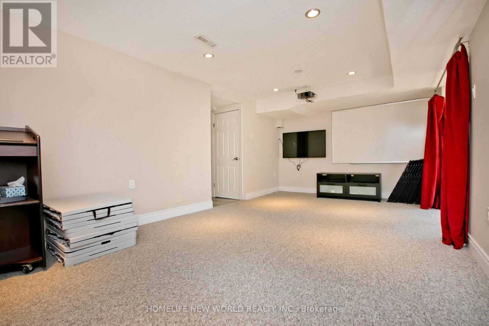 737 PAM CRESCENT Image 27