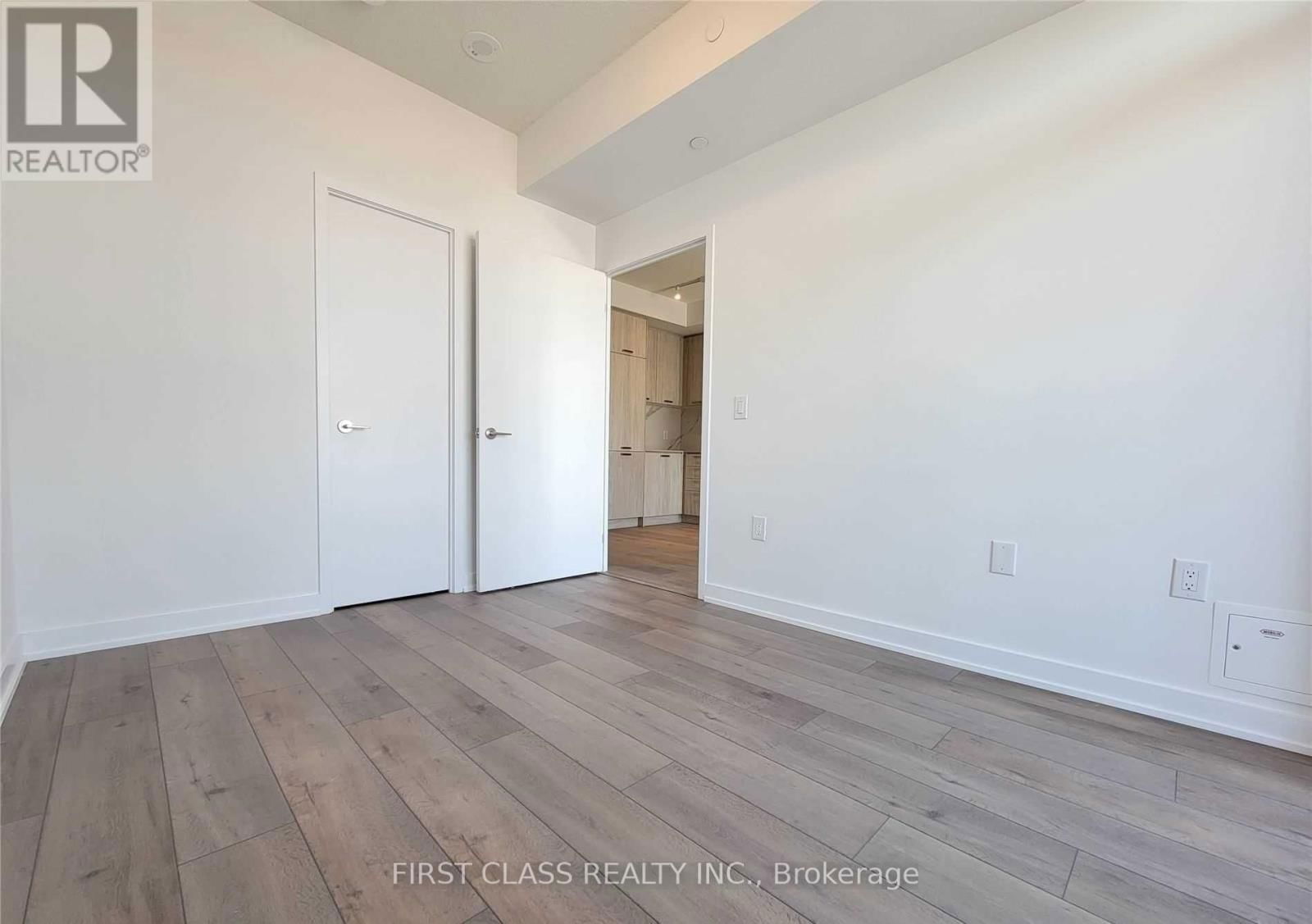 38 HONEYCRISP CRESCENT Image 10