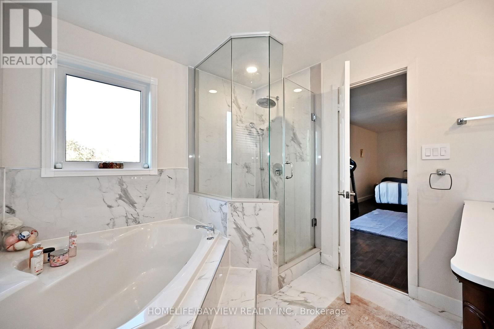 26 SANDFIELD DRIVE Image 24