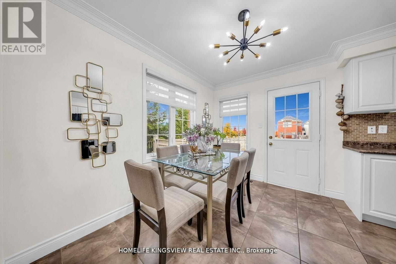 241 CANADA DRIVE Image 11