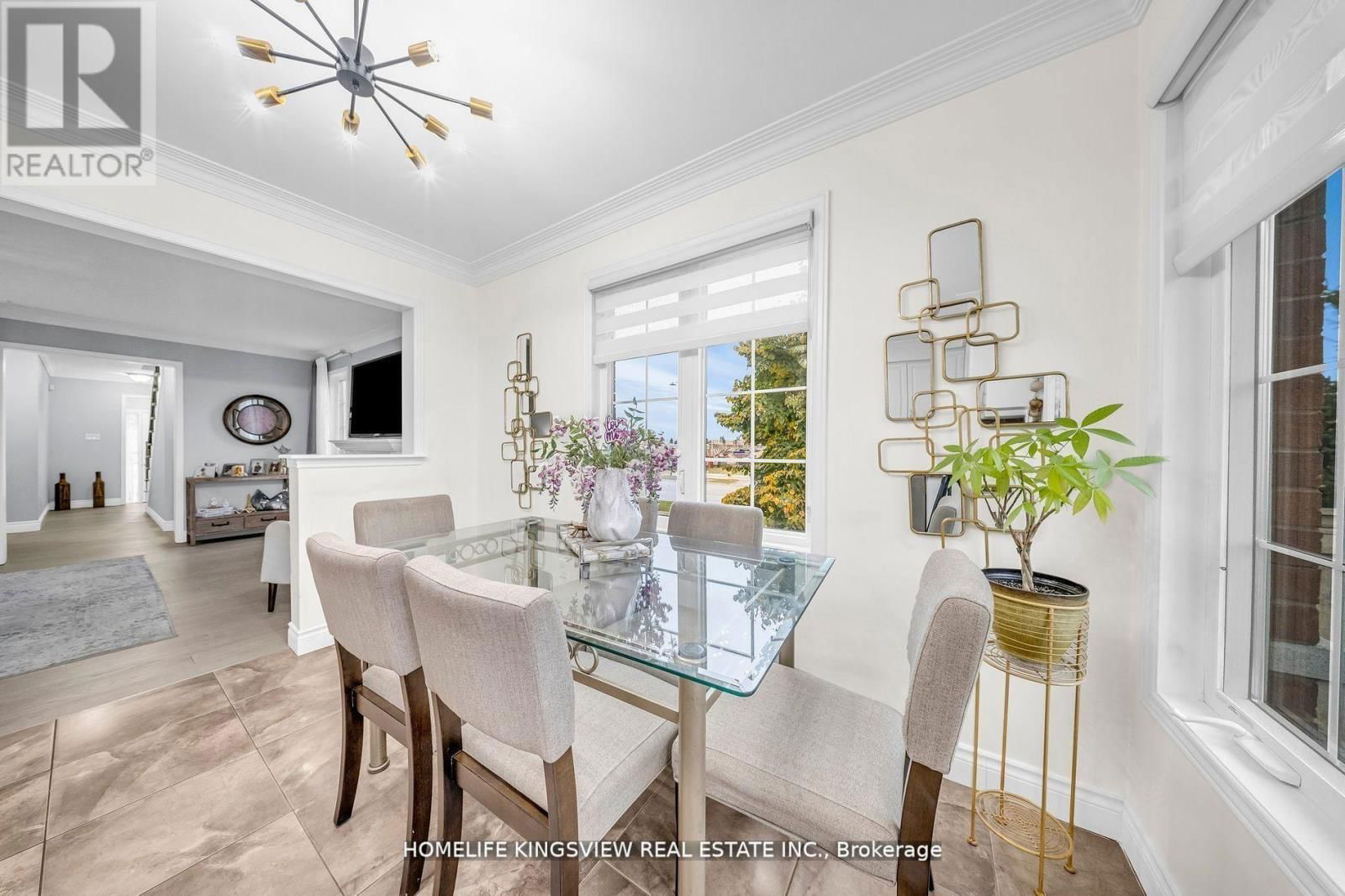 241 CANADA DRIVE Image 12