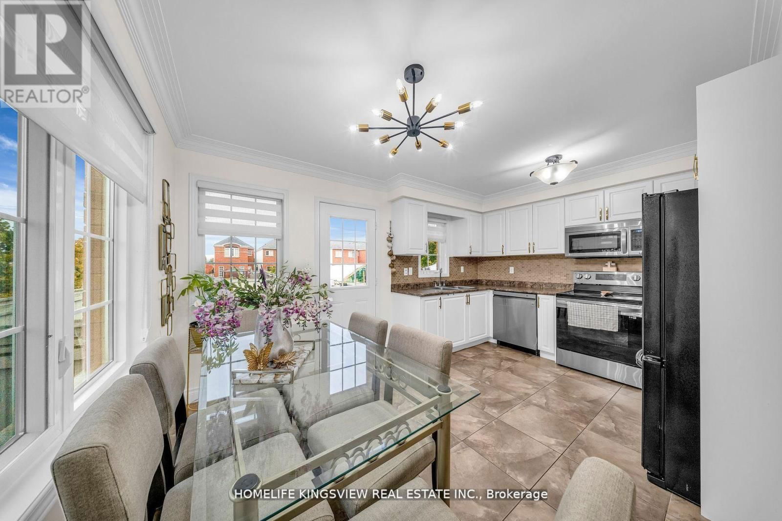 241 CANADA DRIVE Image 13