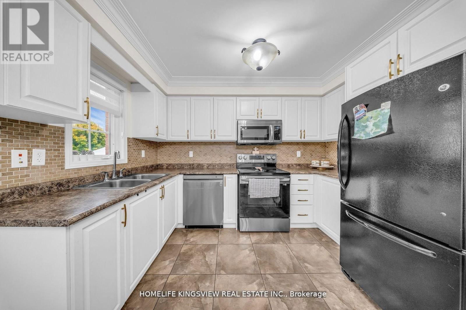 241 CANADA DRIVE Image 14
