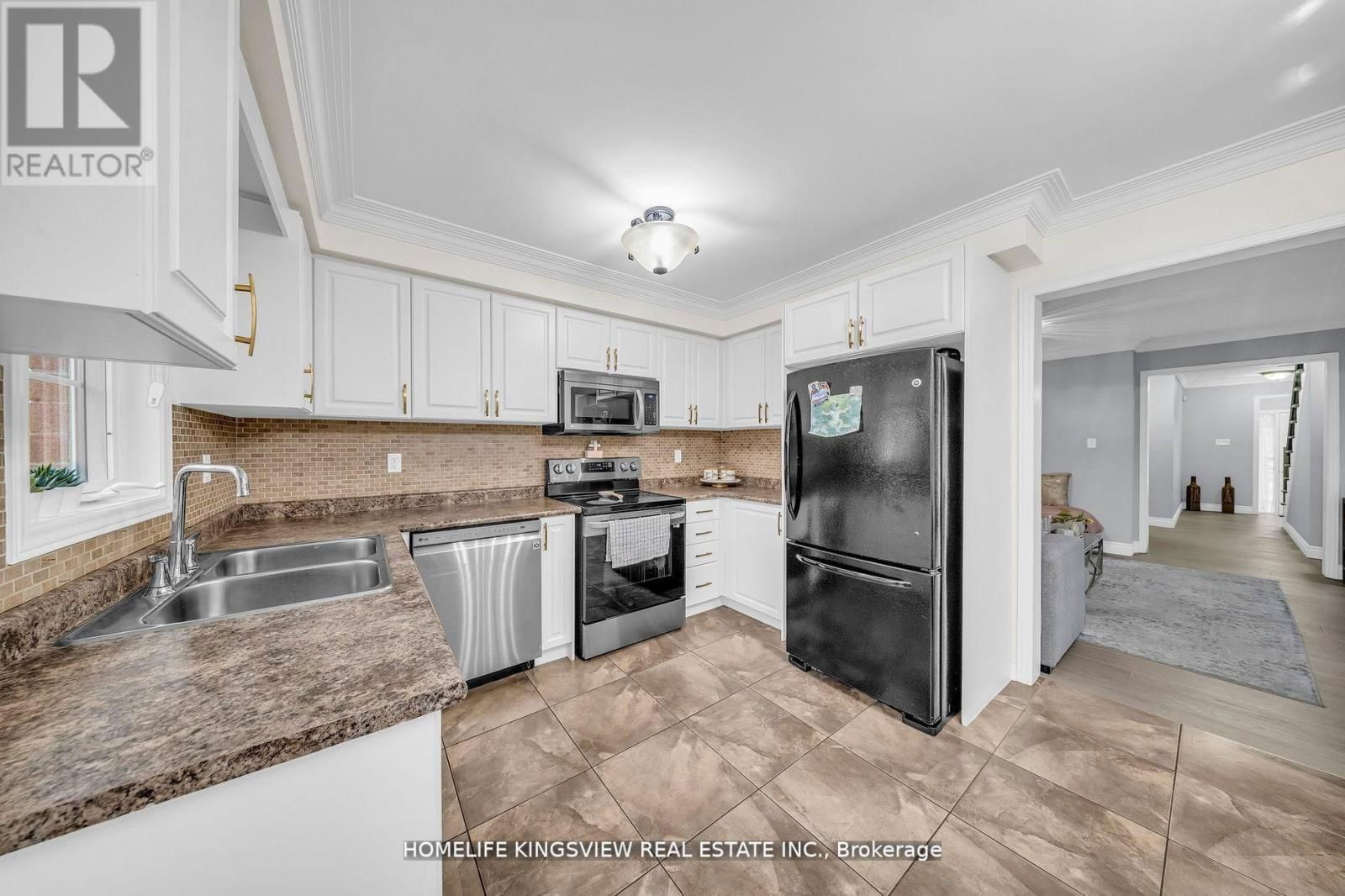 241 CANADA DRIVE Image 15