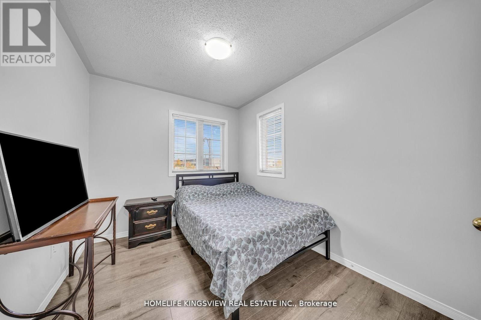 241 CANADA DRIVE Image 23