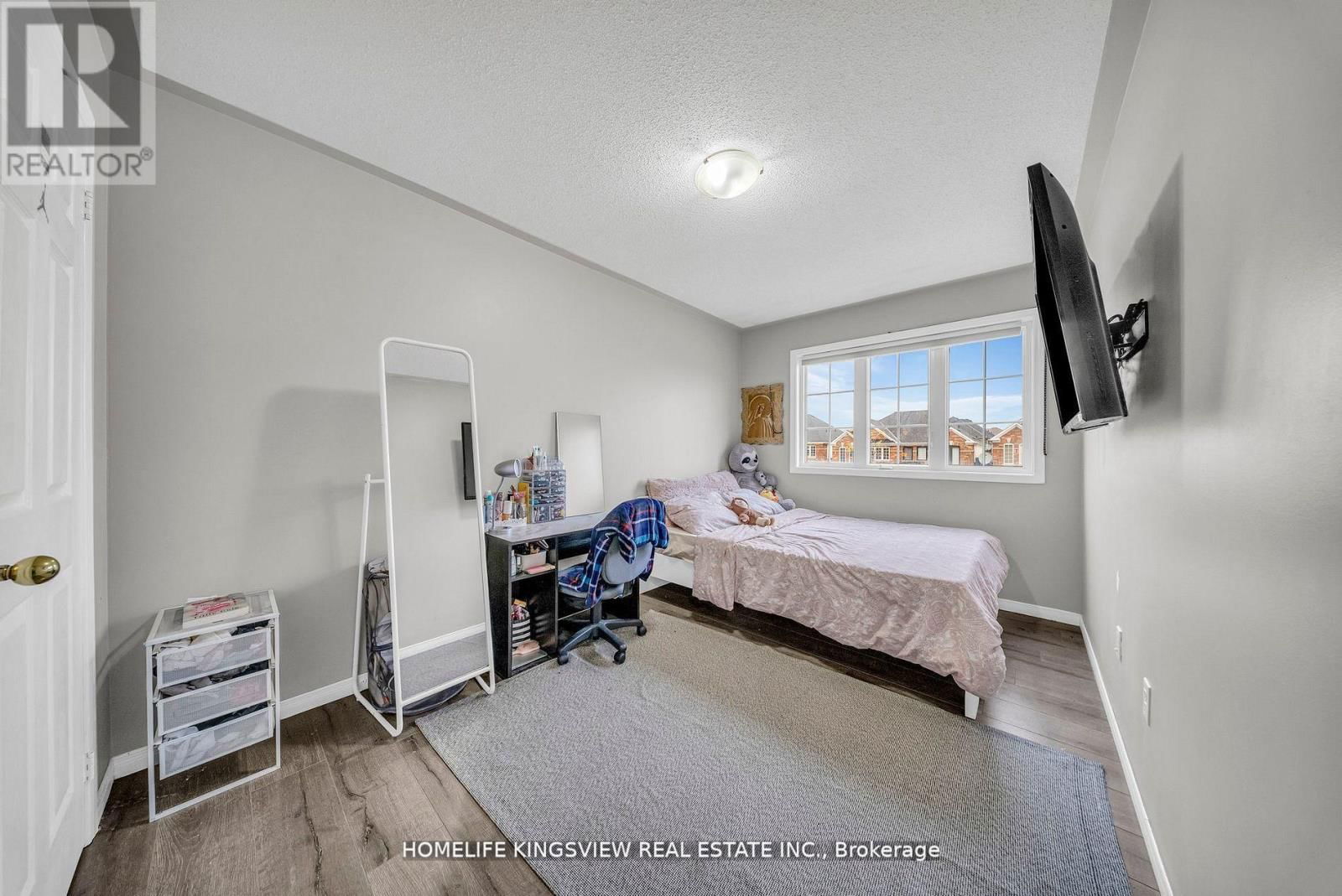 241 CANADA DRIVE Image 24