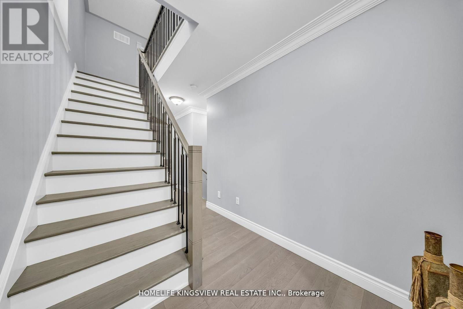 241 CANADA DRIVE Image 26