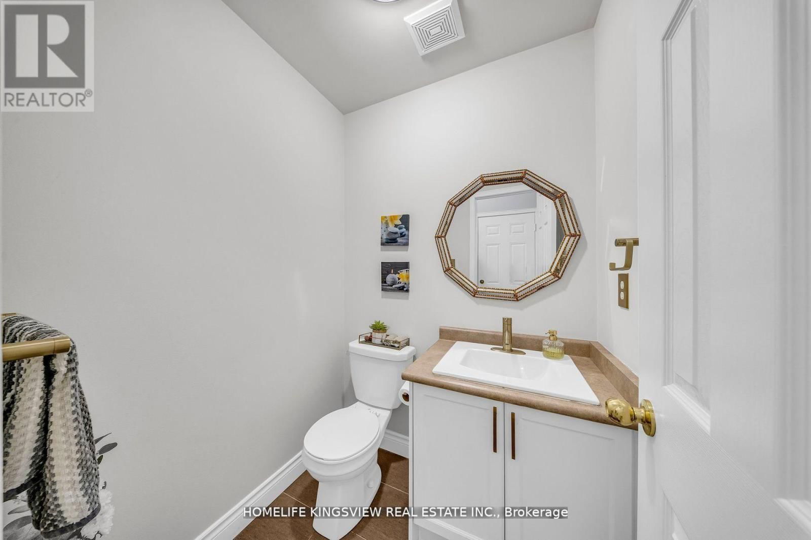 241 CANADA DRIVE Image 28