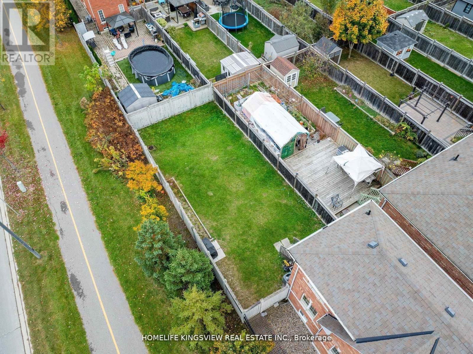 241 CANADA DRIVE Image 36