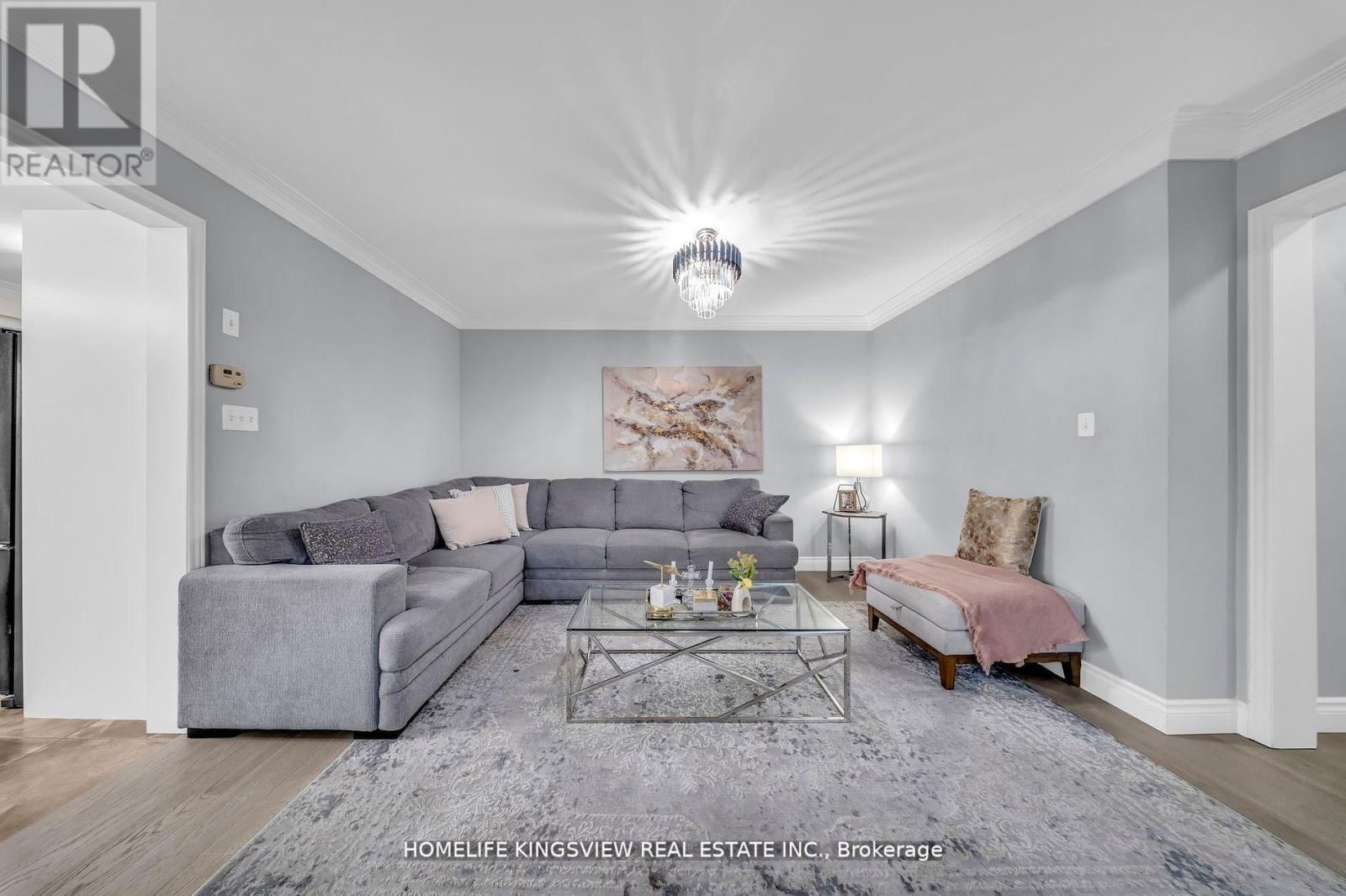 241 CANADA DRIVE Image 8