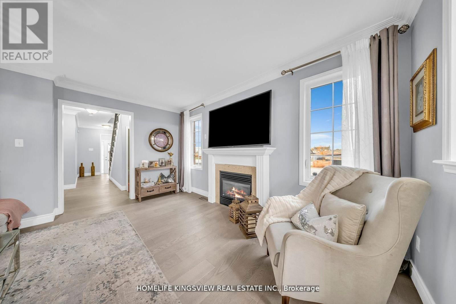 241 CANADA DRIVE Image 9
