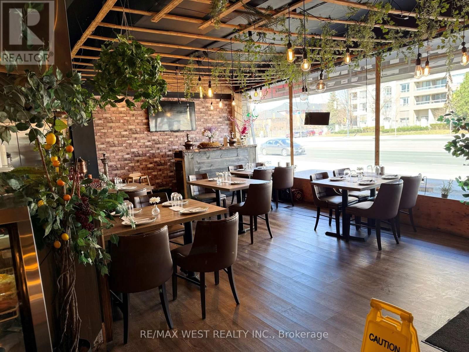 9108 YONGE STREET Image 3
