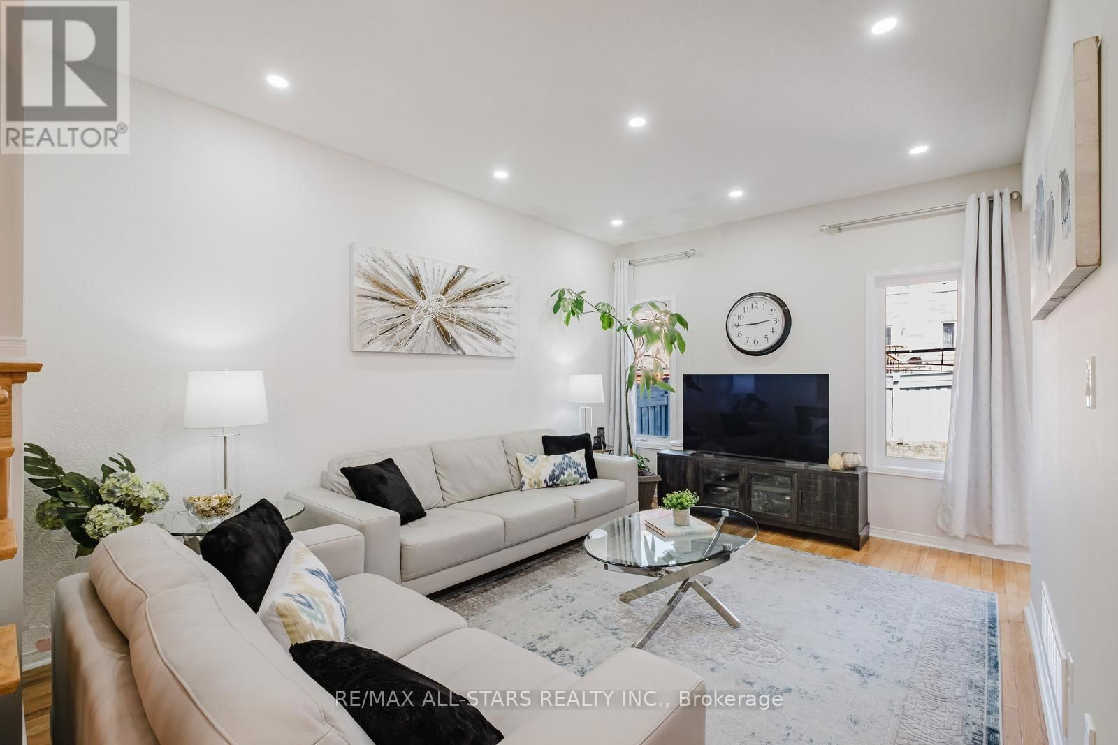 19 CORONET STREET Image 13