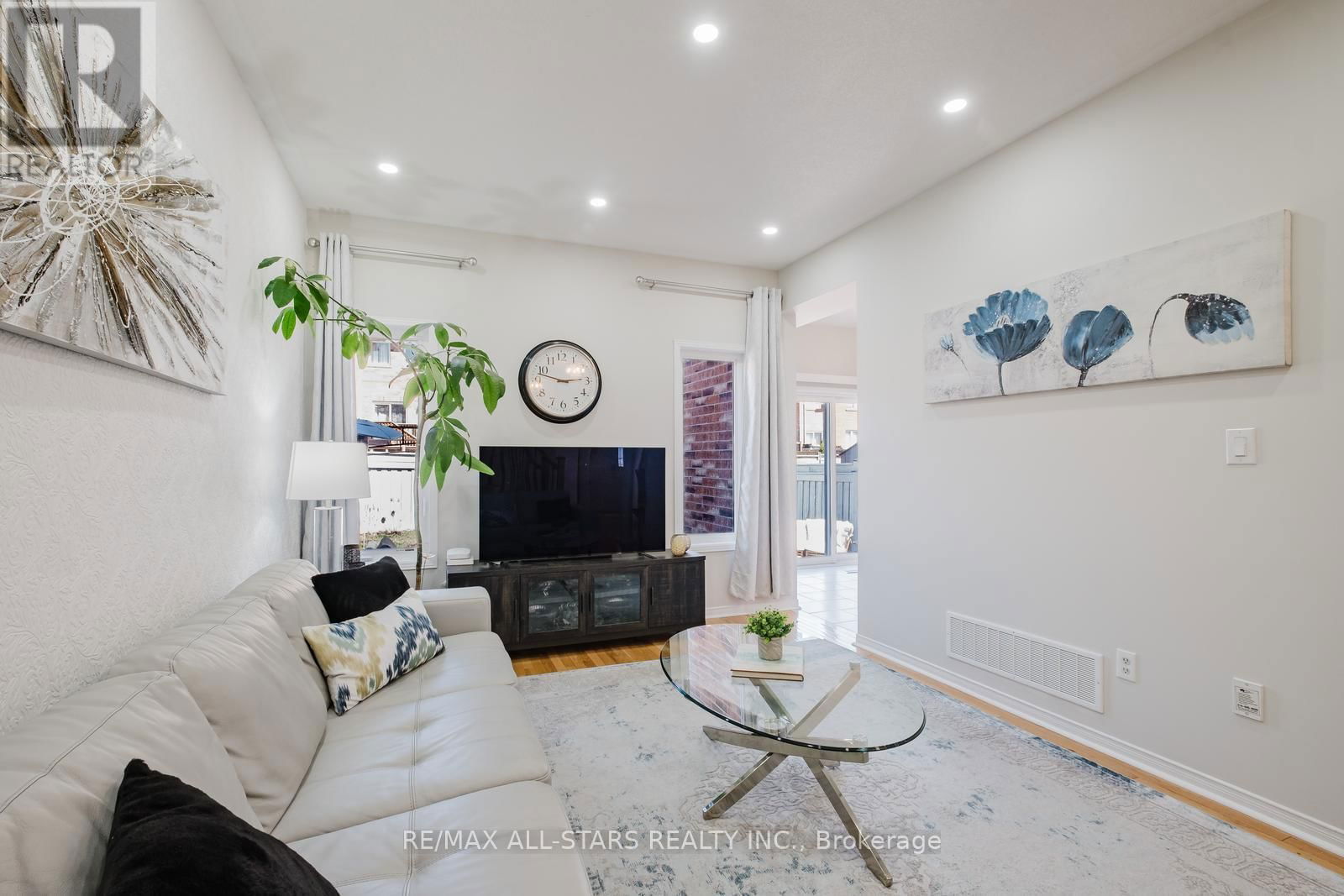 19 CORONET STREET Image 15