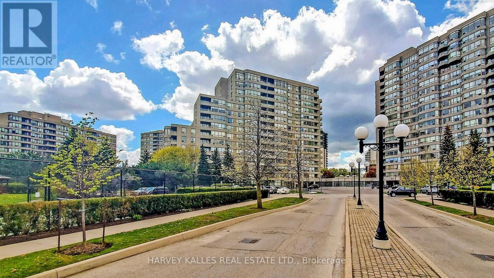 1204 - 11 TOWNSGATE DRIVE Image 2