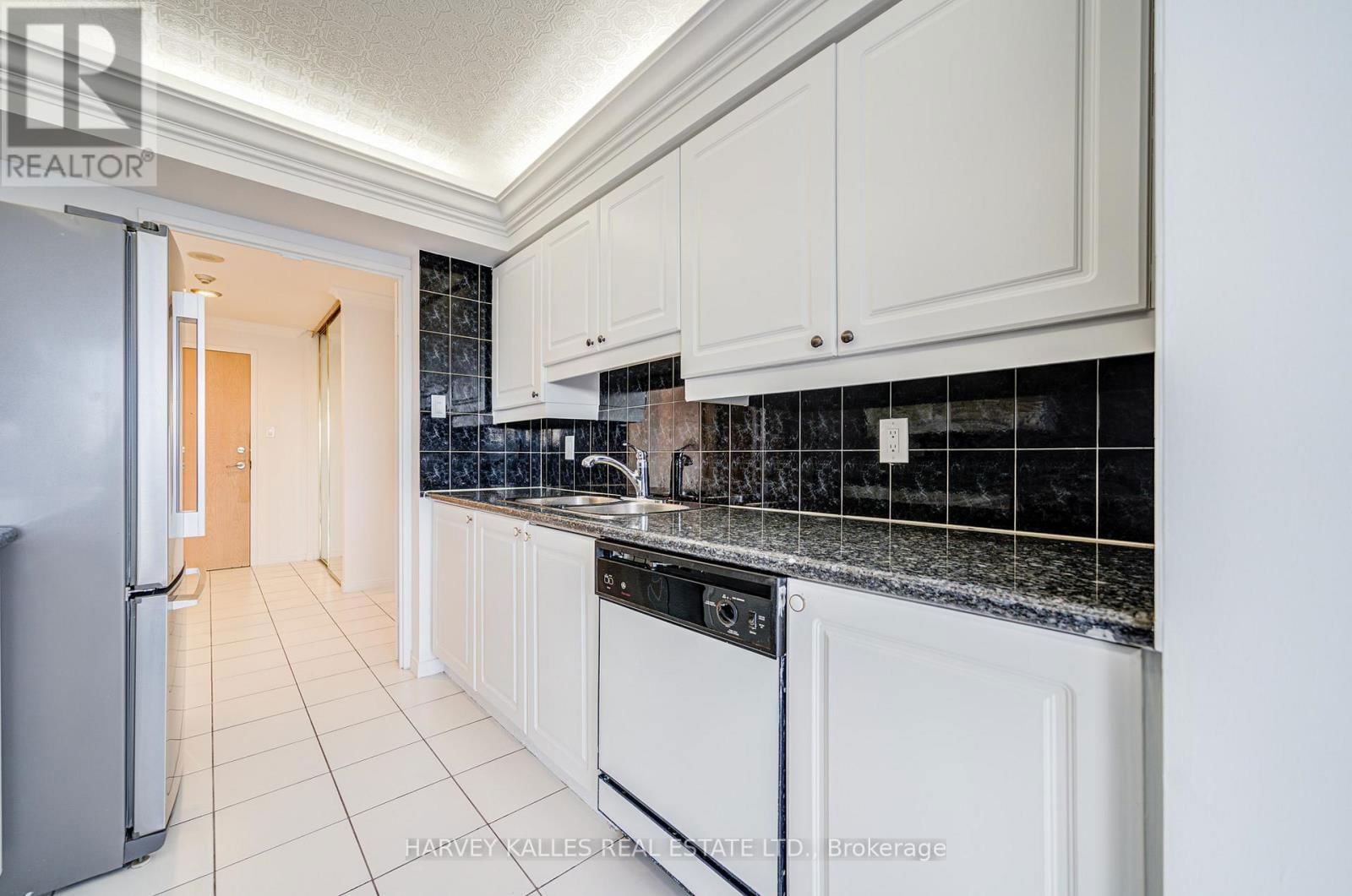 1204 - 11 TOWNSGATE DRIVE Image 21