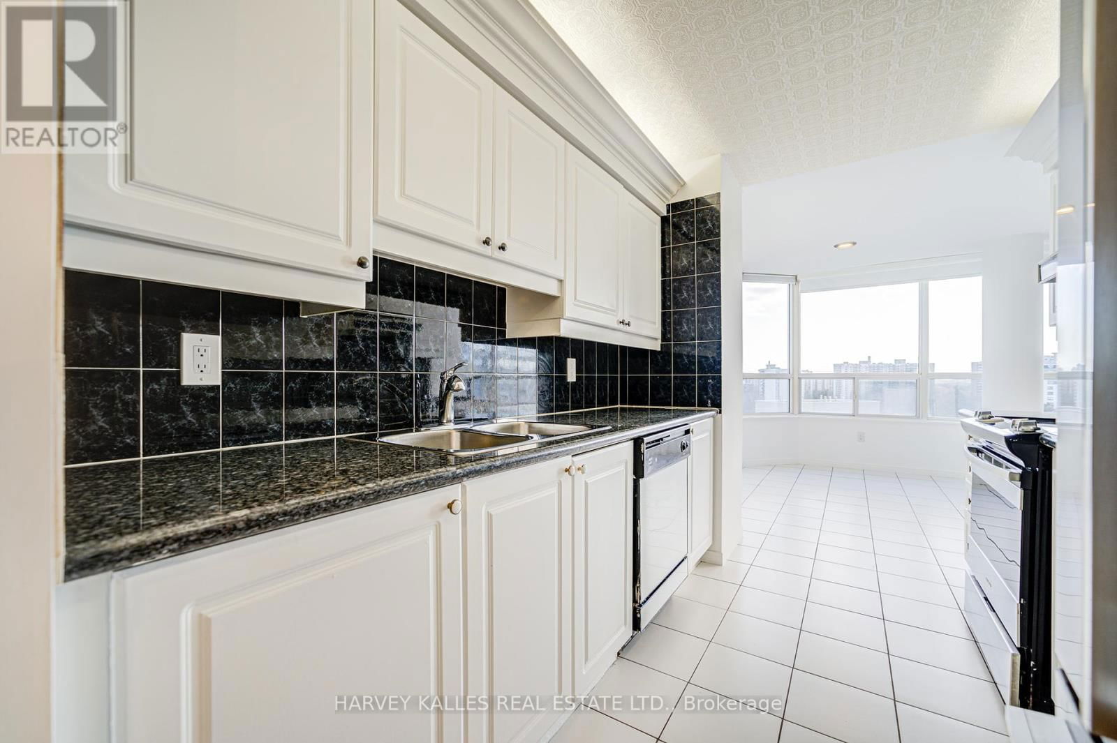 1204 - 11 TOWNSGATE DRIVE Image 23