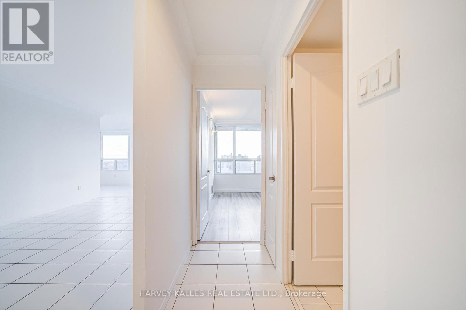 1204 - 11 TOWNSGATE DRIVE Image 32